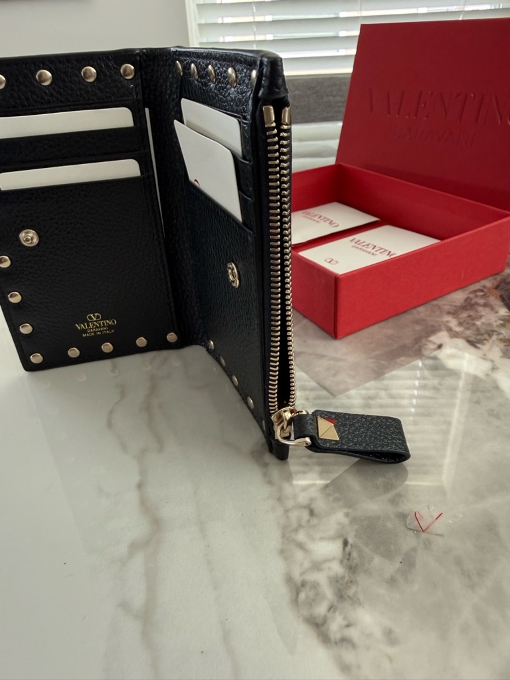 Stunning Red/ Black Valentino Garavani wallet - Picture 7 of 13